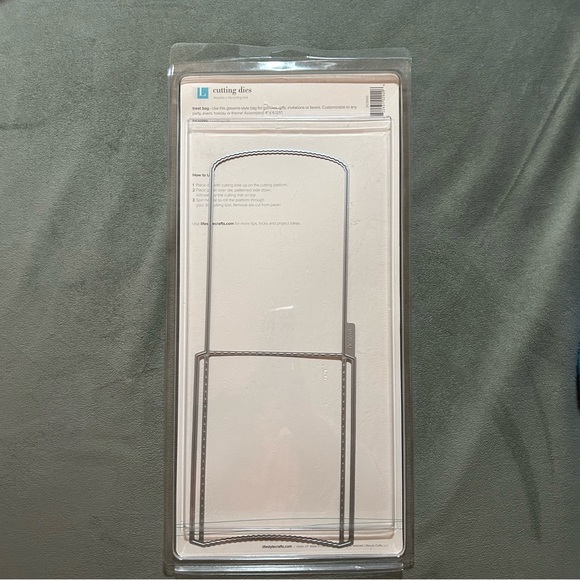 We R Memory Keepers/Lifestyle Crafts TREAT BAG cutting die - Picture 2 of 4